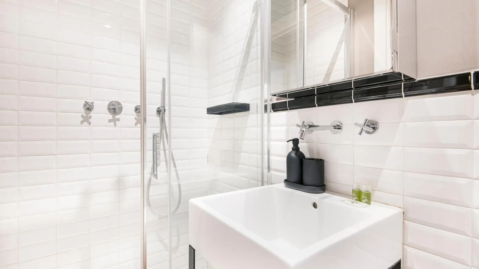 Beautiful And Spacious House In Corso Como By Easylife Mailand
