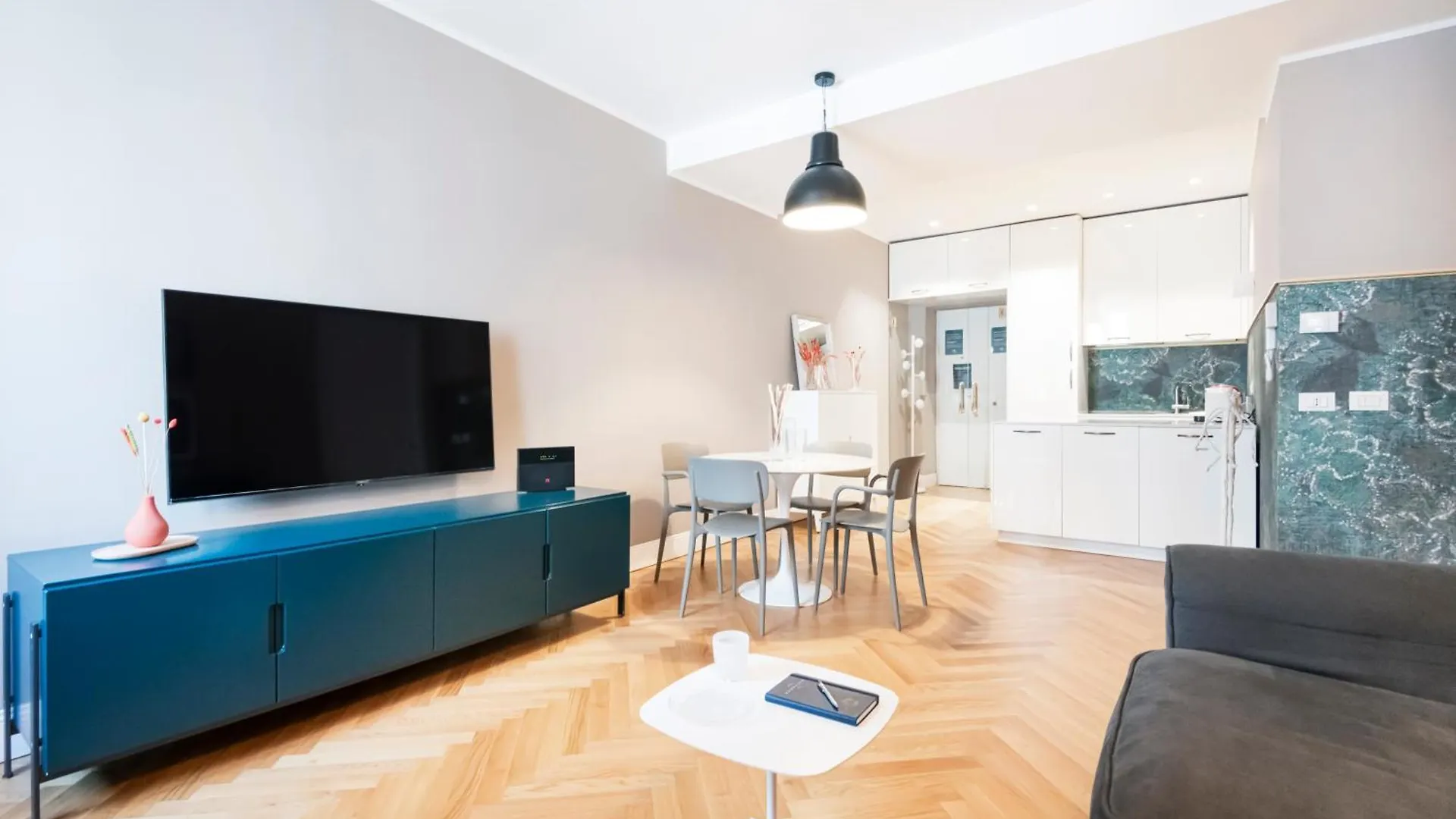 Beautiful And Spacious House In Corso Como By Easylife Mailand