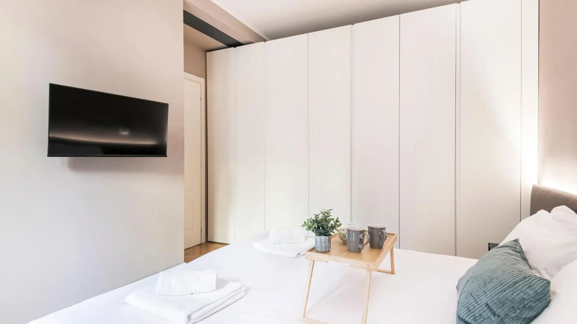 Beautiful And Spacious House In Corso Como By Easylife Mailand Apartment